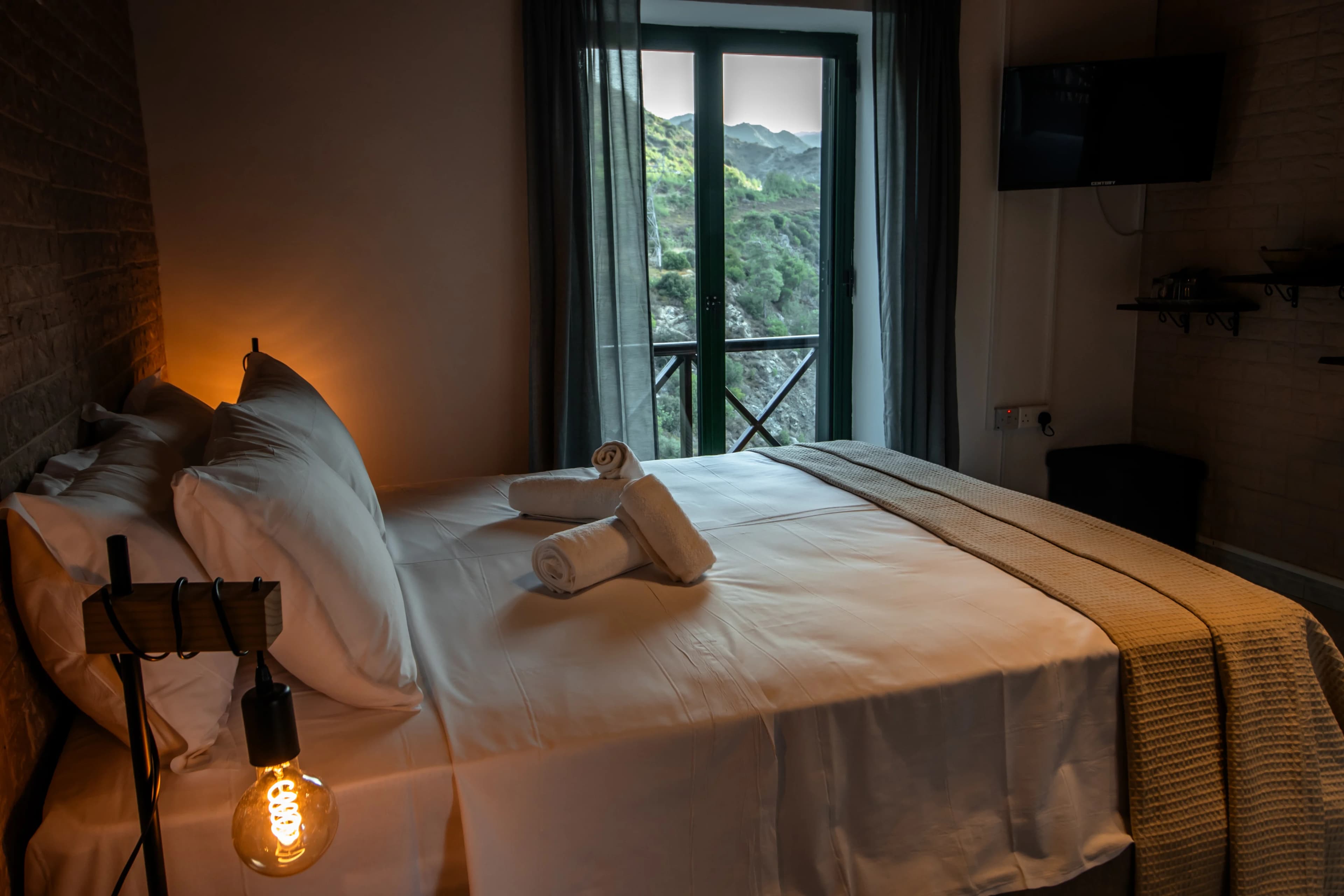 Deluxe Double With Mountain View